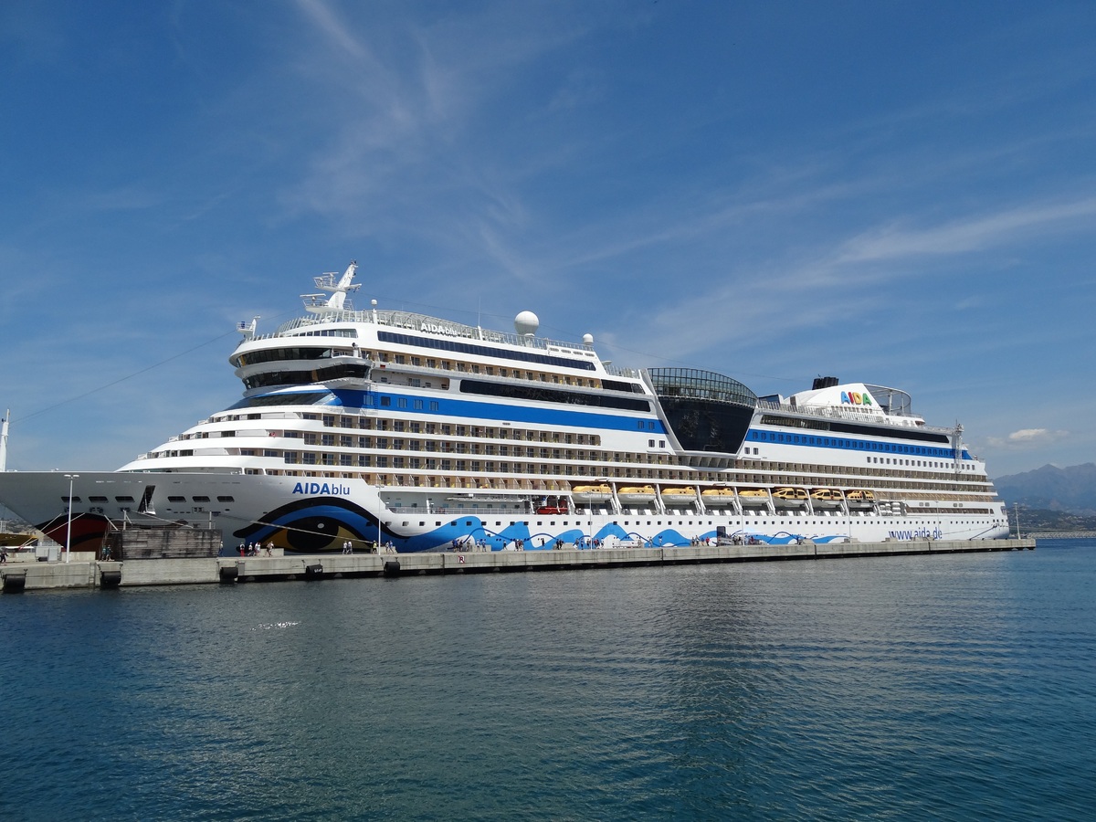 Důchod na světových oceánech, AIDA Blu výletní loď na obrázku